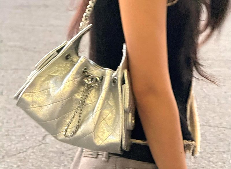 샤넬 실버백, 제니가 들면 품절각! 가격 보고 한번더 놀람!
